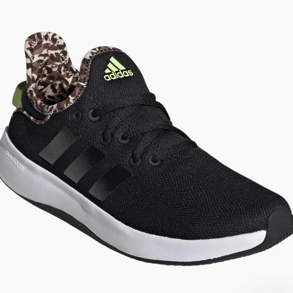 Women’s Adidas Cloudfoam Pure size 7 sneakers new with tags